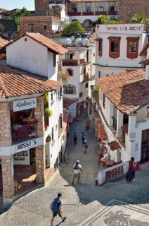 View from the town hall into the narrow streets of Taxco de Alarcon