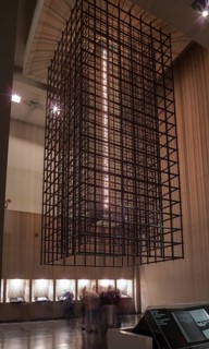 Hovering memorial column