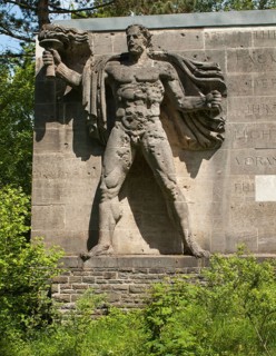 Sculpture torchbearer