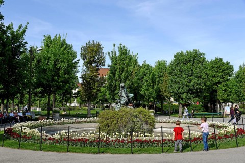 Children at the Triton and Nymphs Fountain