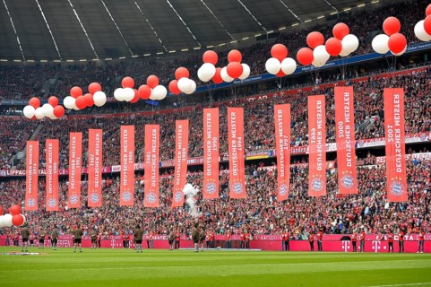 Cheering audience at the championship celebration of the FC Bayern