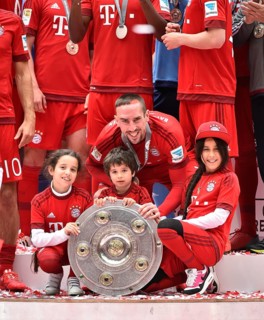 Franck Ribery with 3 children and championship trophy