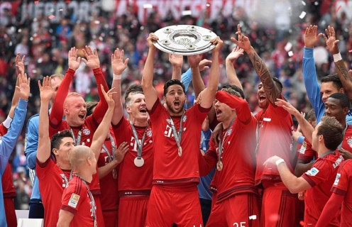 Claudio Pizarro holding championship trophy
