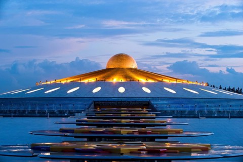 Phra Mongkol Thepmuni Memorial Hall