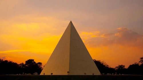 Now Chand Khonnokyoong Memorial Hall at the at Phra Dhammakaya temple at sunset