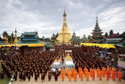 Buddhist monks at the Shwe Taung Pagoda