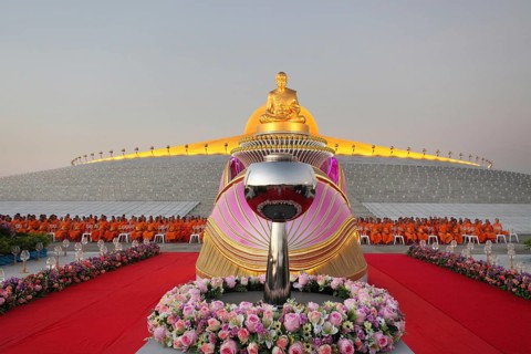 Wat Phra Dhammakaya temple