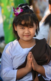 Praying girl at the Bigboon pilgrims' procession
