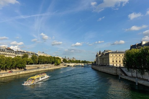 View from Pont Neuf across the Seine towards the Conciergerie
