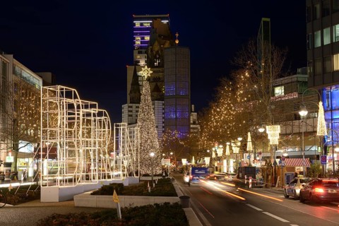 Memorial church and Waldorf Astoria Hotel with Christmas lights