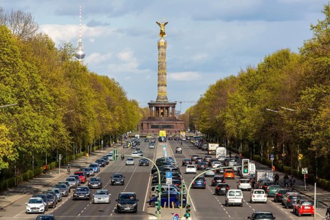 Strasse des 17. Juni and Victory Column