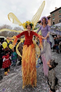 Acrobats on stilts