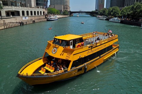 Chicago watertaxi on Chicago River