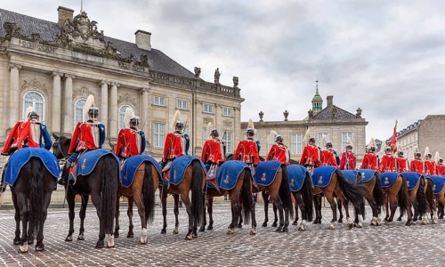 Soldiers from the Guard Hussar Regiment in front of the Royal Amalienborg Palace