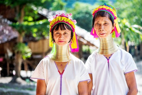Two Kayan women
