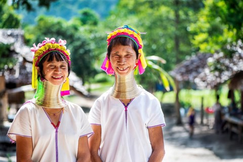 Two Kayan women