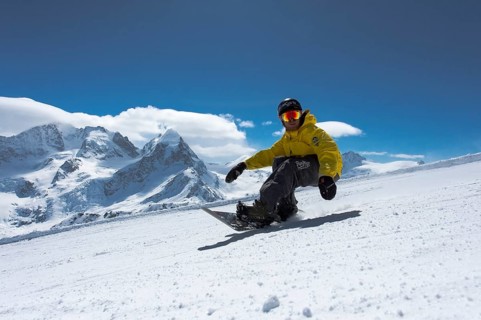 Snowboarder