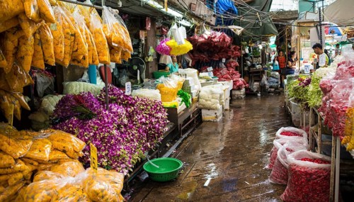 Florist in sales hall