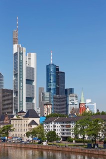 Langer Franz tower and Alte Nikolaikirche in front of Commerzbank Tower and Main Tower