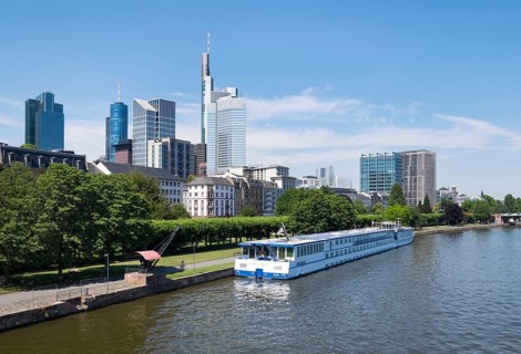 View from Holbeinsteg bridge across the river Main to the Financial District