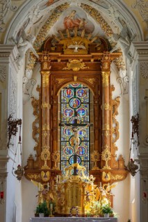 Margareten windows and altar in the Collegiate Church