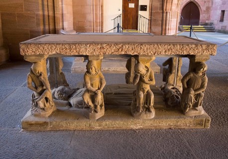 Table monument