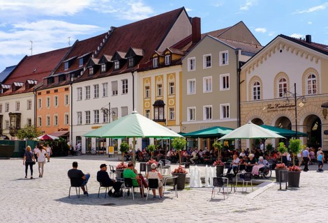 Upper town square with gastronomy