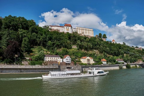 View over the Danube to the castle Veste Oberhaus