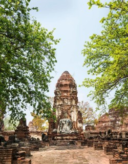 Temple with stupa and large Buddha