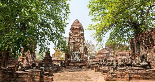 Temple with stupa and large Buddha