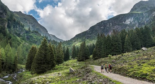 Hikers in Rohrmoos-Untertal