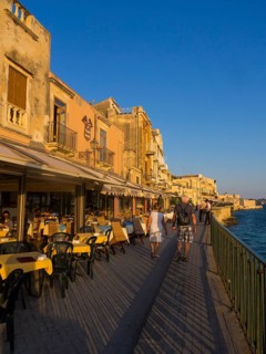 Restaurants on the Lungomare Alfeo promenade