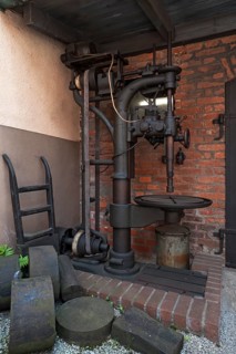 Machine with drive belt of the former iron hammer mill