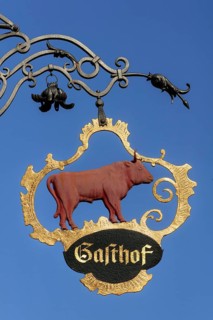 Hanging sign of the restaurant "Roter Ochse"