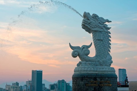 Water-shooting Dragon after sunset on the Han River