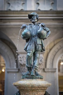 Gansemannchenbrunnen or Gooseherd Fountain