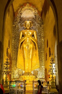 Giant golden Buddha inside Pahto Ananda