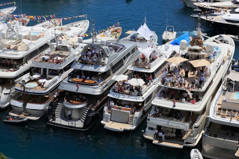 Viewers on yachts in Port Hercule