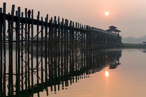 Sunrise over the U Bein Bridge crossing the Taungthaman Lake