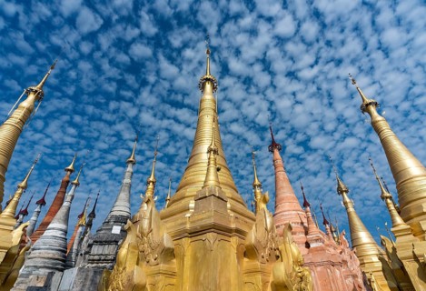 Golden stupas of Shwe Inn Thein Paya