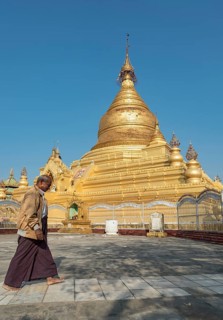 Man circling Kuthodaw Pagoda