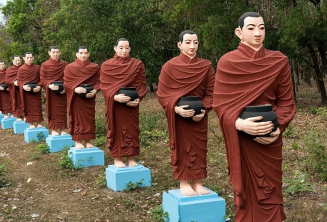 Row of statues of the 500 Arahant followers of Buddha at Win Sein Taw Ya