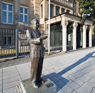 Johannes Rau memorial in front of Villa Horion