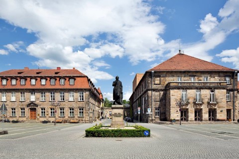 Town house and Bayreuth civic hall with Jean-Paul Memorial