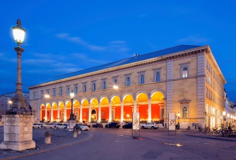 Exclusive office and residential building Palais at the Opera House with portico