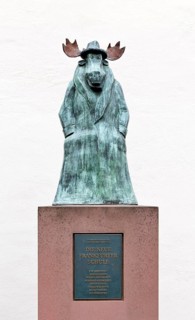 Sculpture of an elk by Hans Traxler