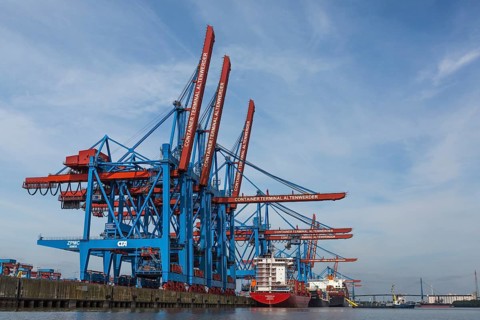 Loading operations in Container Terminal Altenwerder