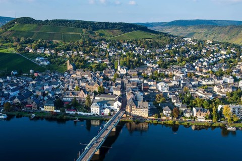 View across Traben-Trarbach and the Moselle river