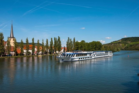 Cruise ship on the Main river