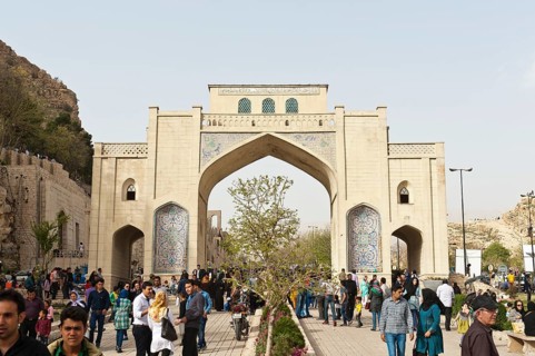 Many Iranians at Qur'an Gate